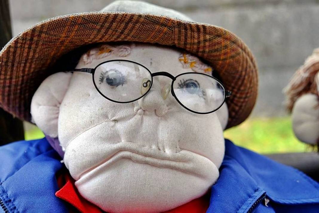 Bu köye gelenler gözlerine inanamıyor: Tüyler ürperten manzara! Hepsi yetişkin insan boyutlarında 50